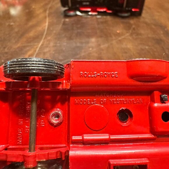 Two Vintage Lesney Matchbox Fire Trucks - Picture 10 of 10